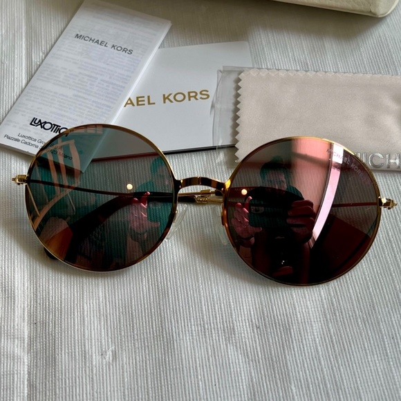 LIKE NEW MICHAEL KORS Rose Gold/Mirror Rose Gold 55mm Sunglasses! - Picture 1 of 6
